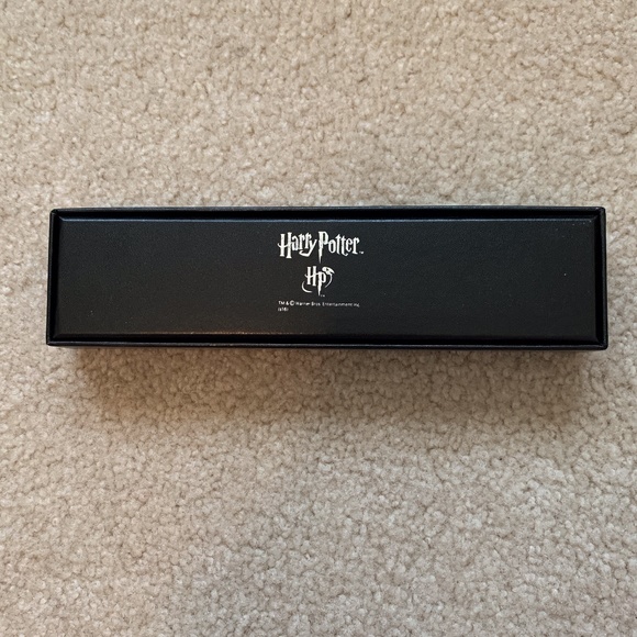 Harry Potter Gryffindor Collectible Pen - Picture 3 of 3